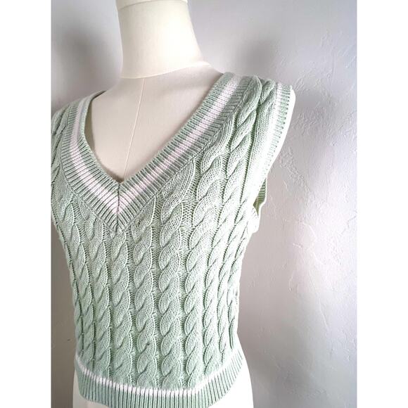 ABERCROMBIE & FITCH Muted Seafoam Green V-Neck Cable Sweater Vest (Woman: Small) - Picture 2 of 14